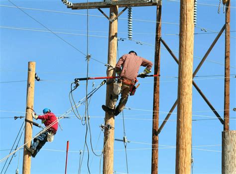They can expect to earn an additional <strong>income</strong> of $8,250 per year in overtime. . Journeyman lineman salary